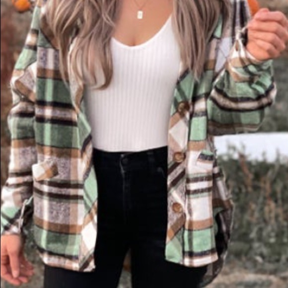 Shacket with pockets! - Picture 3 of 5